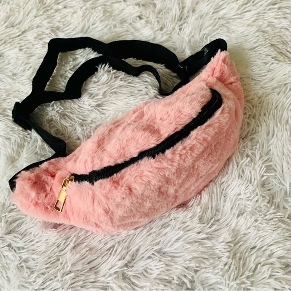 Nwt Pink Plush Waist Bag Fluffy Fanny Pack Crossbody Shoulder Bag Travel Pouch - Picture 2 of 9
